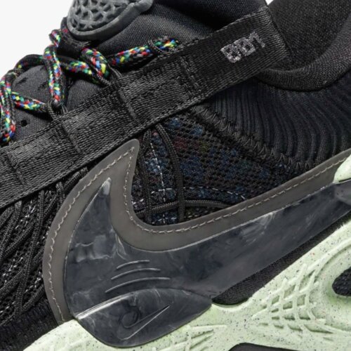 Video of digitized Nike Cosmic Unity sneakers. Zooming in and out showing off USPs and unique angles.